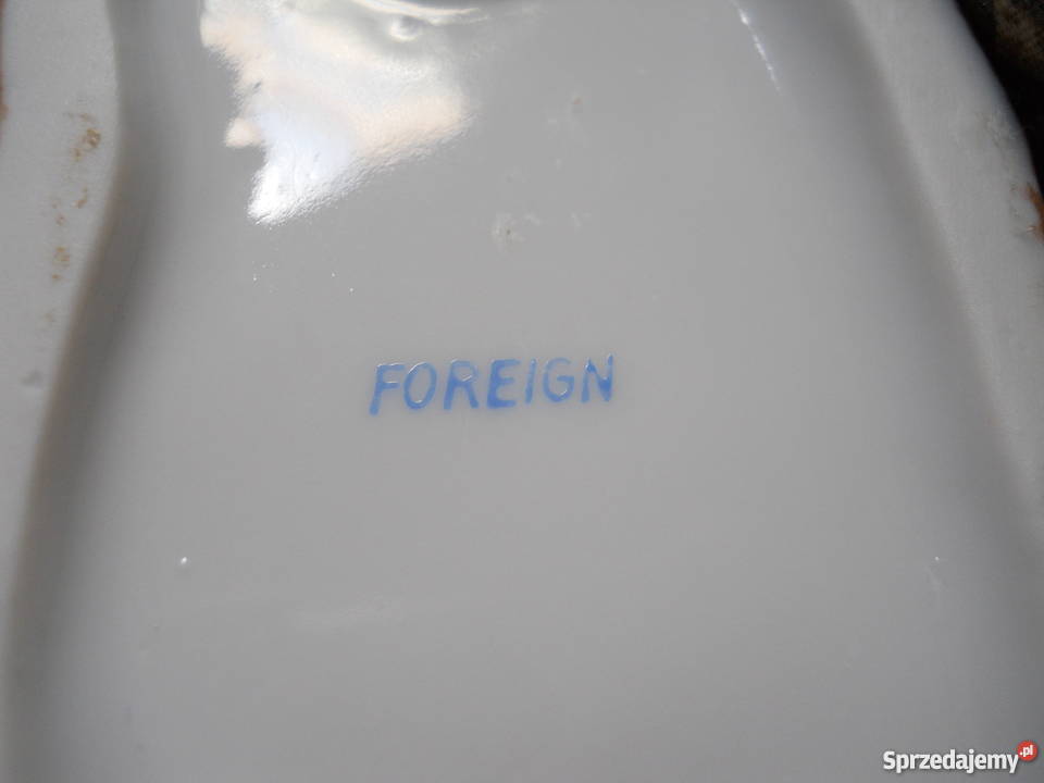 Figurka z porcelany sygnowana FOREIGN siedzący Warszawa
