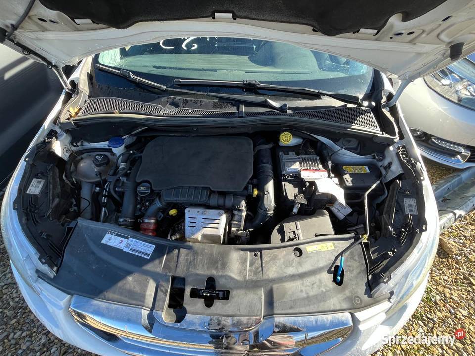 PEUGEOT 2008 12i PureTech 110 Urban Cross DW035 Katowice