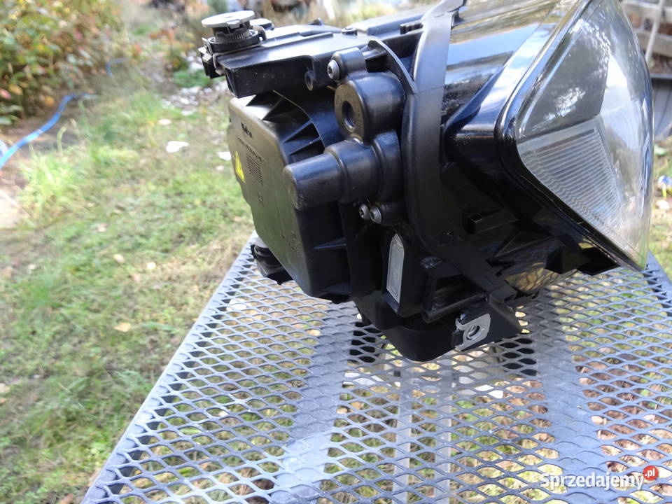 Volkswagen Golf Sportsvan PRAWA LAMPA BIXENON prawe Lampy przednie Niemodlin