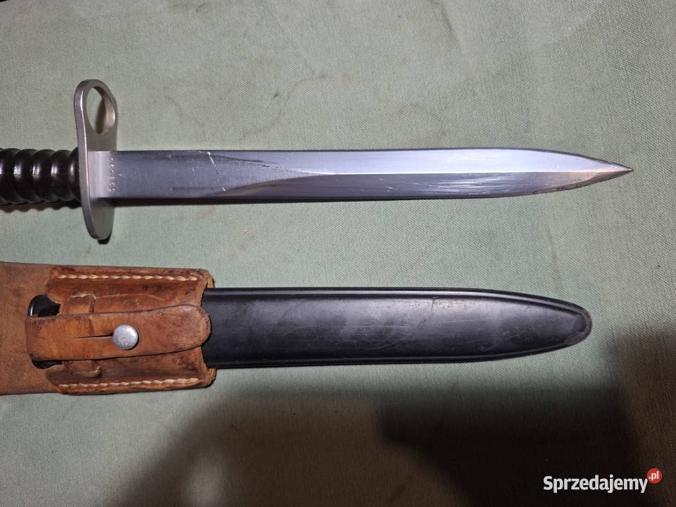 Bagnet Szwajcarski SIG 57 z Żabką Kielce