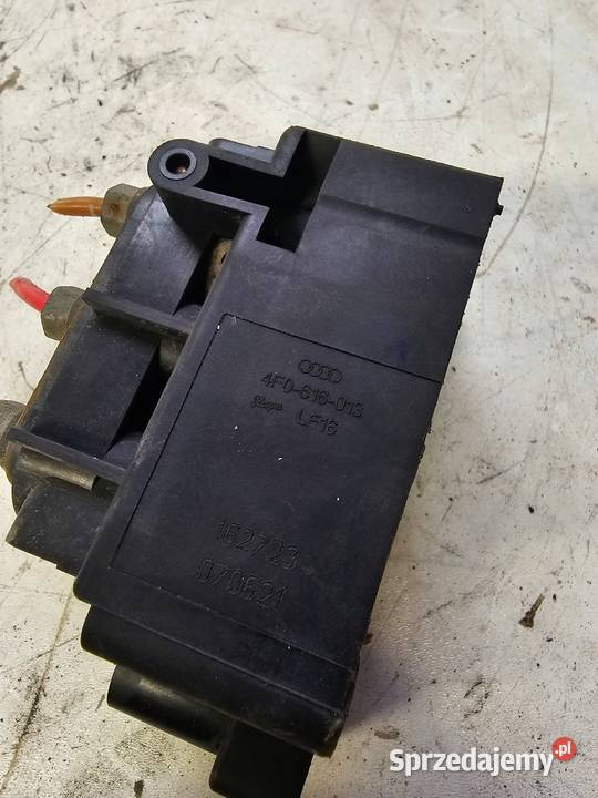 ROZDZIELACZ PNEUMATYKI AUDI A6 C6 4F0616013 Przystajń