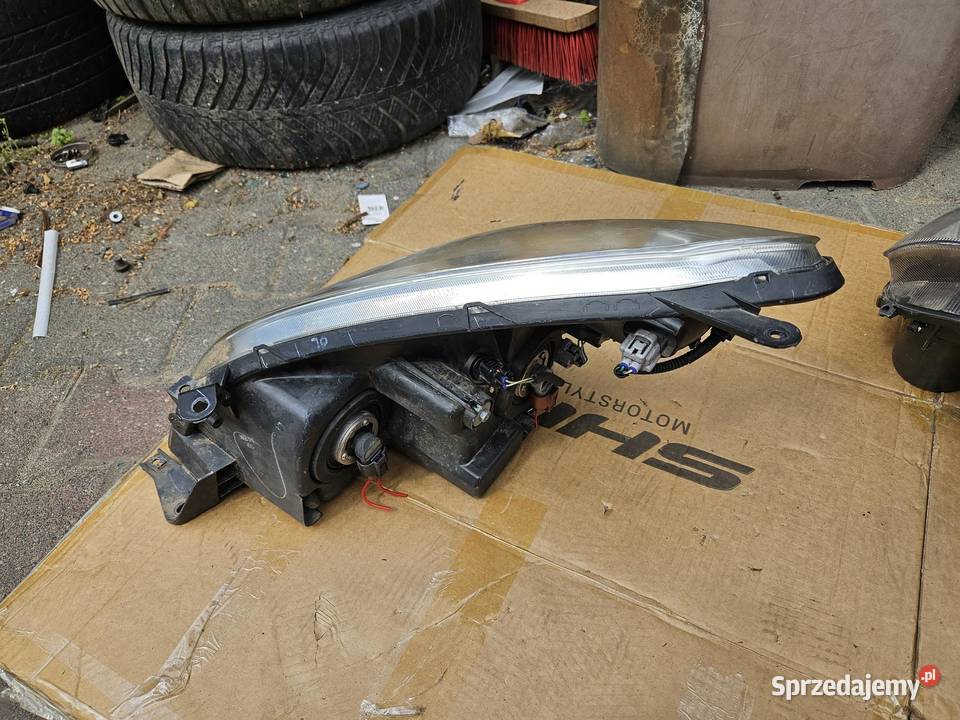 LAMPA PRAWA PRZEDNIA PRZÓD TOYOTA COROLLA VERSO wielkopolskie