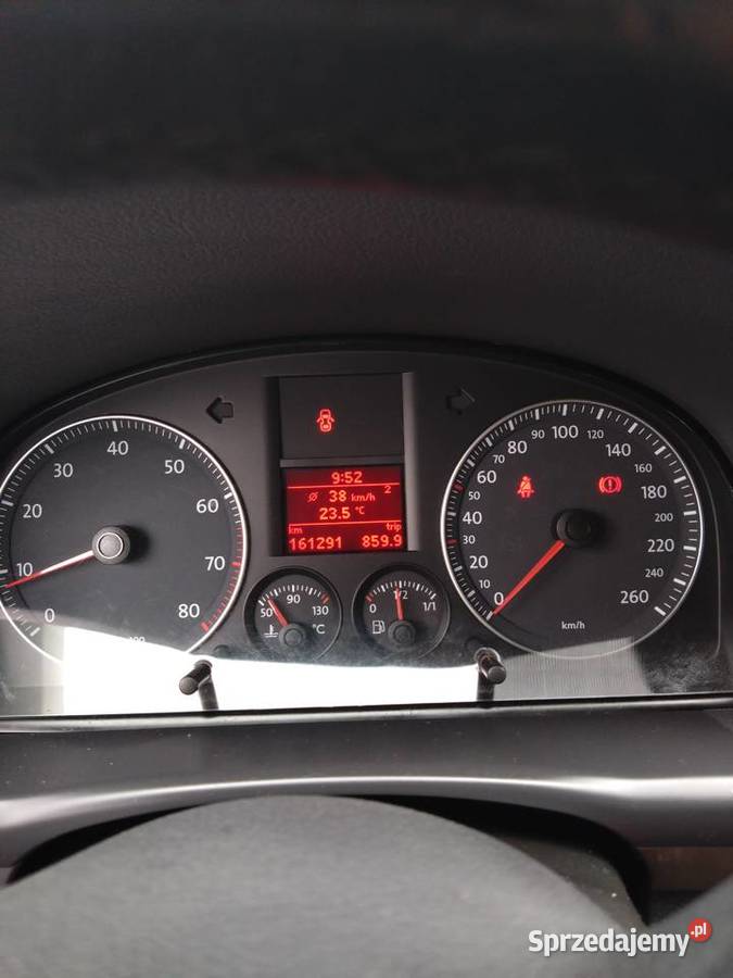 VW Touran nieuszkodzony Kierzkówka