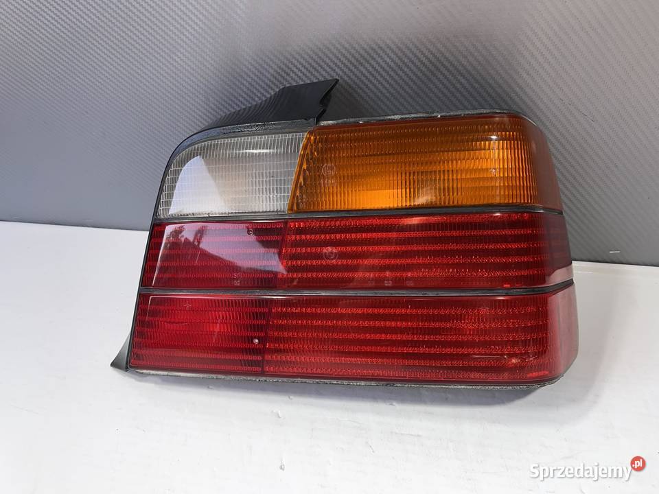 BMW E36 PRAWA LAMPA TYŁ SEDAN