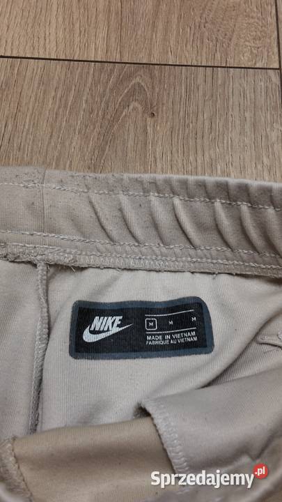 Beżowe spodnie dresowe Nike Tech Fleece łódzkie Łódź