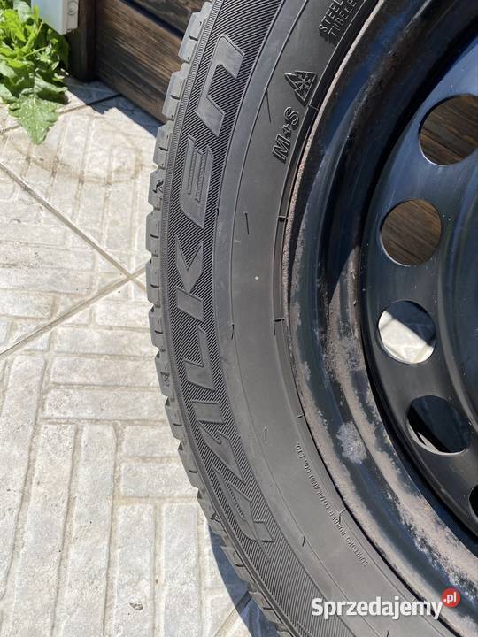 Felgi stalowe z oponami zimowymi grupa VW 17