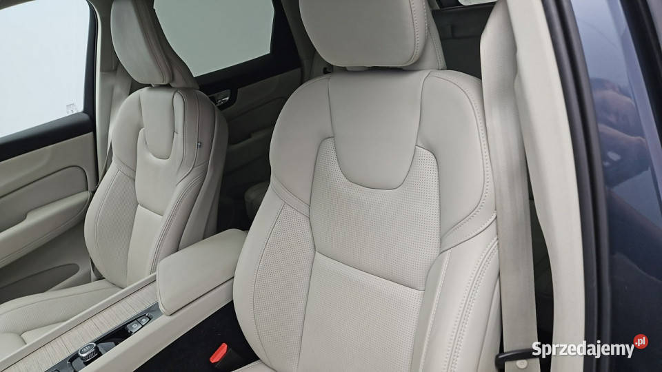 Volvo XC 60 B4 B Plus Bright Z Polskiego Salonu Warszawa sprzedam