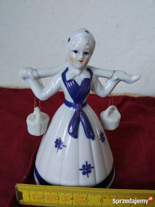 Figurka kobieta z wodą Ropa
