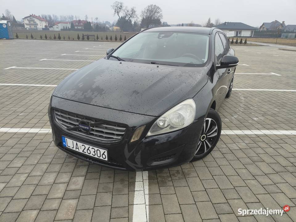 Volvo V60 nieuszkodzony sprzedam