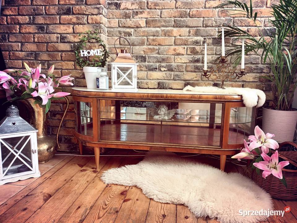 Komoda prl retro fornir mleczna szyba na nózkach pomorskie Gdańsk