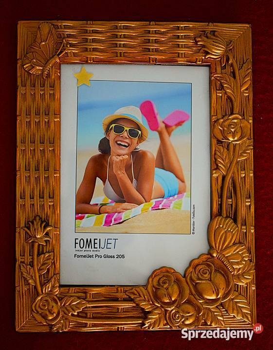 Dwie ramki z zdobnymi wzorami w kolorze starego