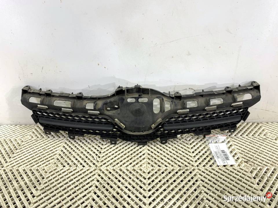 ATRAPA GRILL TOYOTA COROLLA E13 0409 531110F030