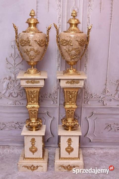 Postumenty Marmurowe Kolumny z Amforami Pilary