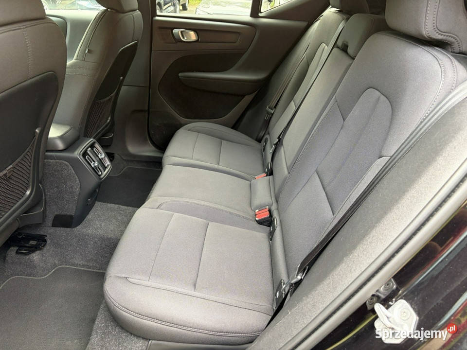 Volvo XC 40 Podgrzewane fotele i kierownica Hak przyciemniane szyby Samochody osobowe mazowieckie Lipówki