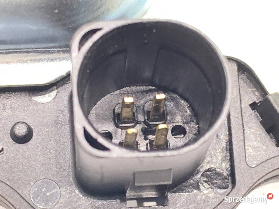 KLAMKA KLAPY TYŁ VW TOURAN Minivan 0310 sprzedam