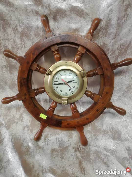 Ster drewniany z zegarkiem