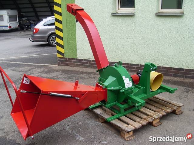 Rozdrabniacz drewna kruszarka gałęzi wysyp na