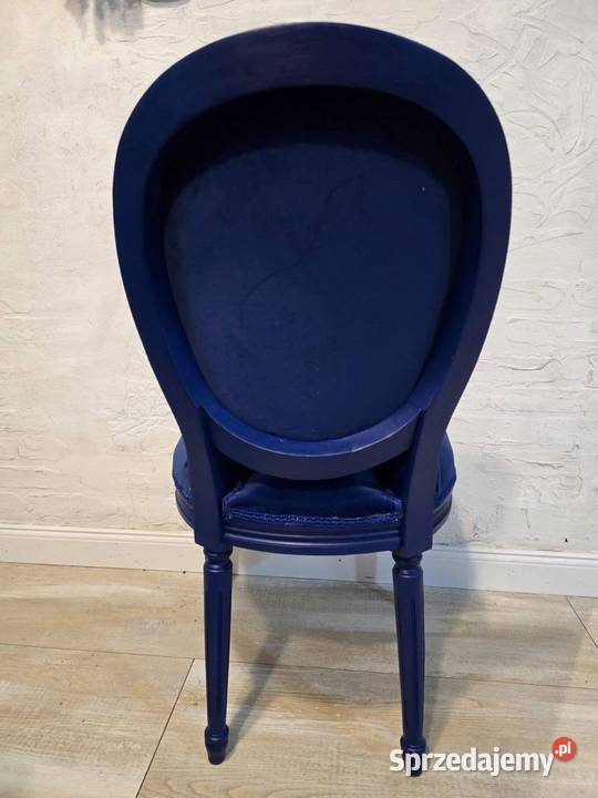 Krzesla stylizowane Motywem pięknych psów Szembekowo