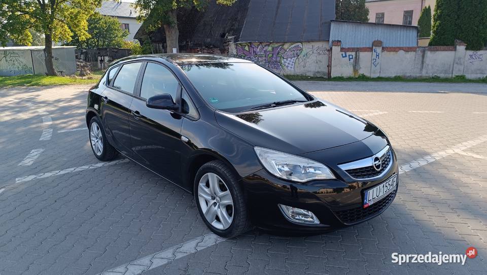 Opel astra 14 benzyna super stan pakiet zimowy nieuszkodzony