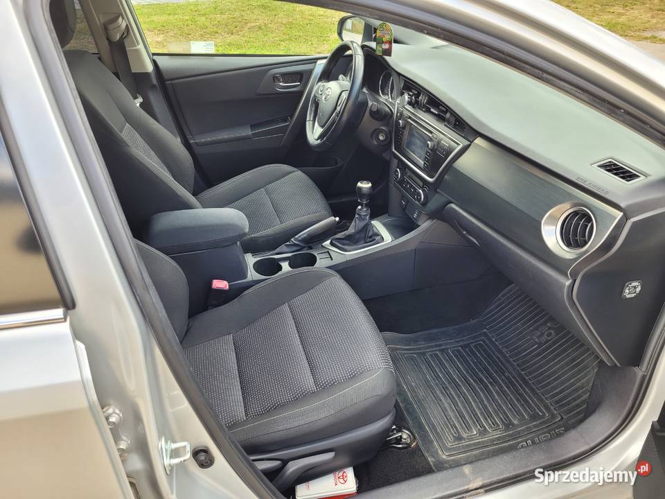 Toyota Auris II hatchback 16 Benzyna 132 Sochaczew