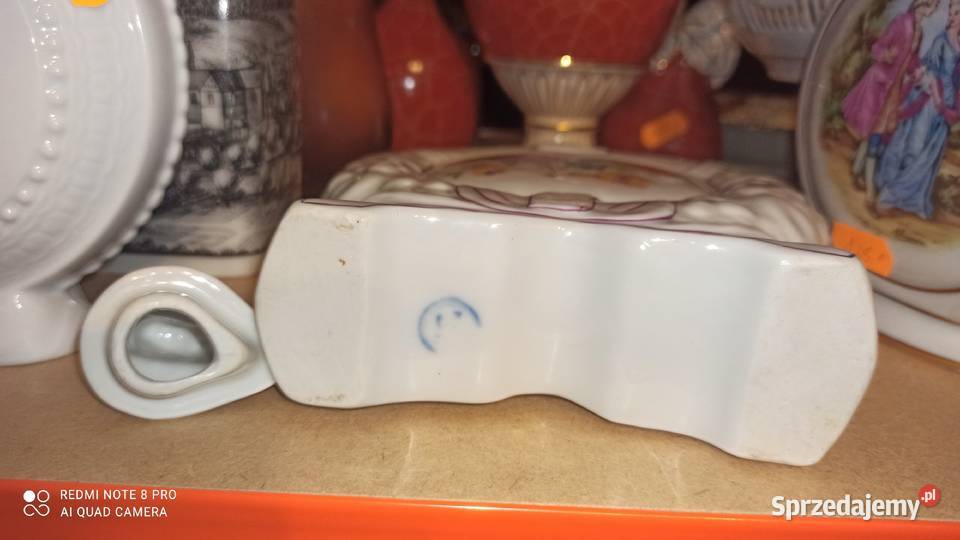 Porcelanowa karafka Sygnatura częściowo zatarta Porcelana i szkło Gdańsk