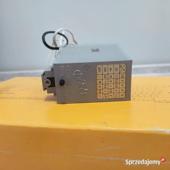 Aparat Fotograficzny Zenit ET Lampa Błyskowa Zabrze