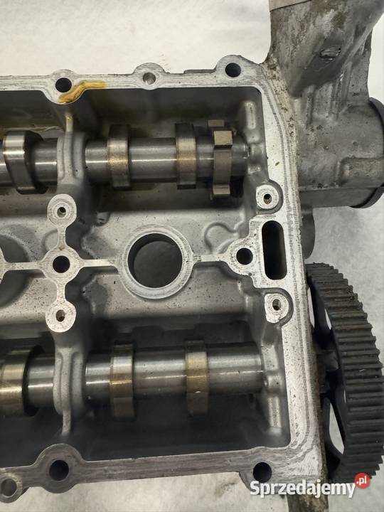 Pokrywa zaworów z wałkami 14 TFSI 04E103479K osobowe Głowice cylindrów Jasienica sprzedam