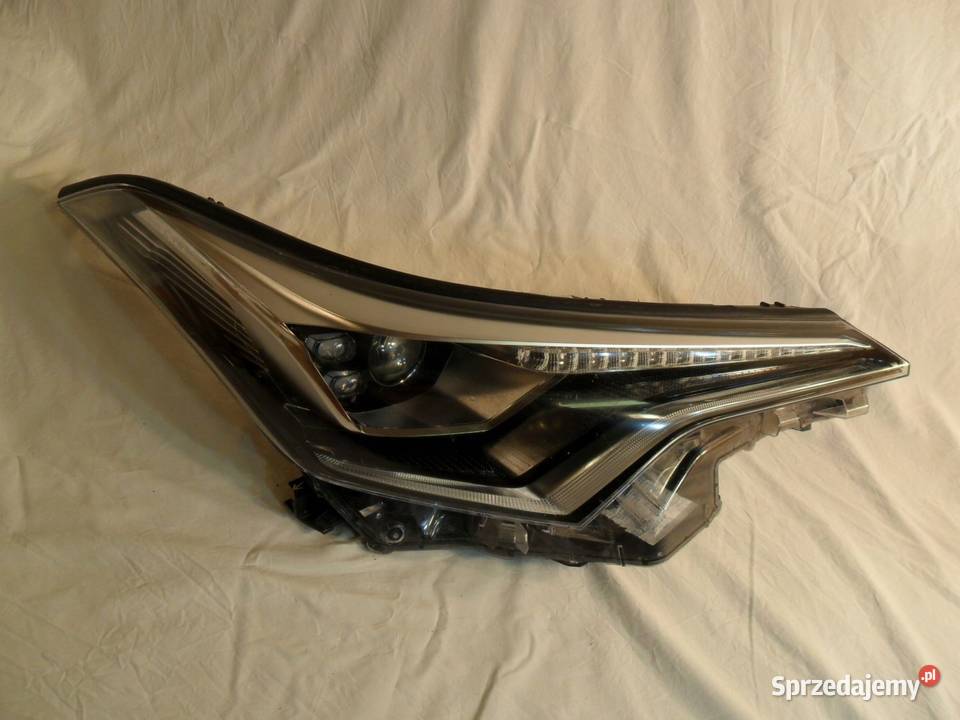 Toyota CHR reflektor prawy przedni lampa prawa