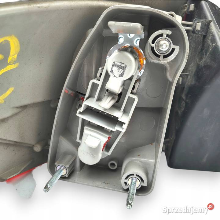 LAMPA PRAWA Ford Mondeo IV MK4 KOMBI 20072010