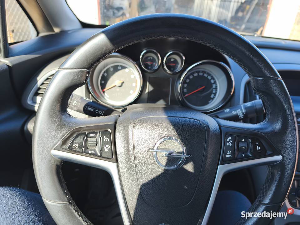 Sprzedam Opel Astra j sedan 1600cm3 Chełm sprzedam