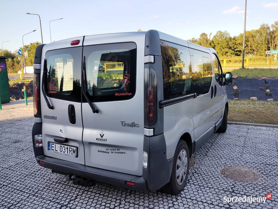 Renault Trafic II wersja 9os mały przebieg Rok produkcji 2004 Trafic Łódź sprzedam