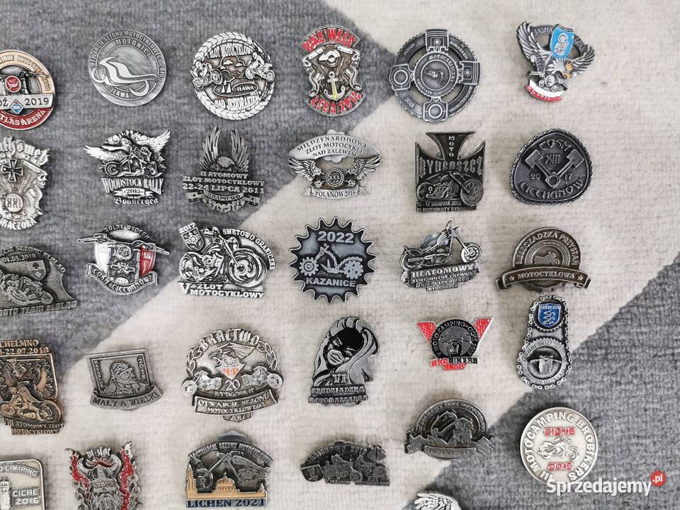 Kolekcja motocyklowych 90 blach zlotowych