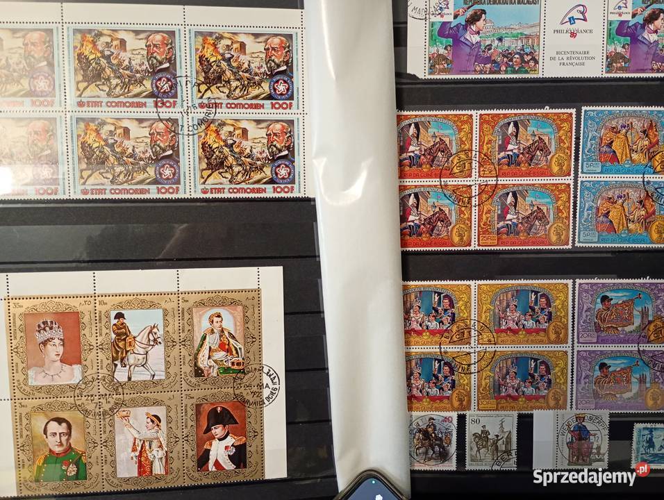 Album klaser ze starymi znaczkami pocztowymi