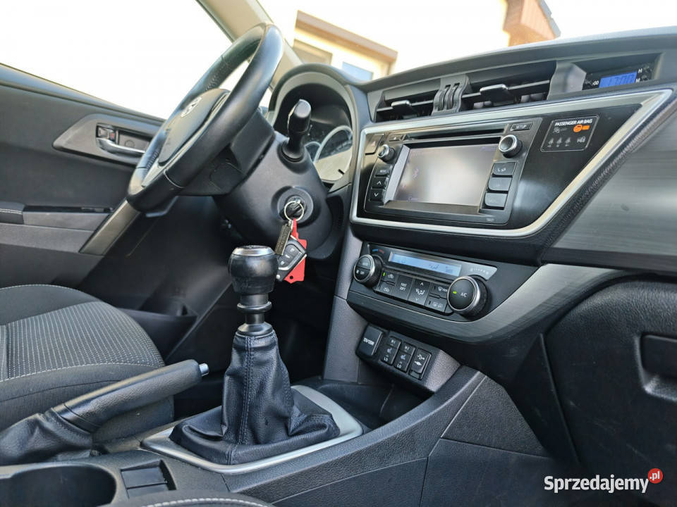 Toyota Auris II 2012 Sadlno
