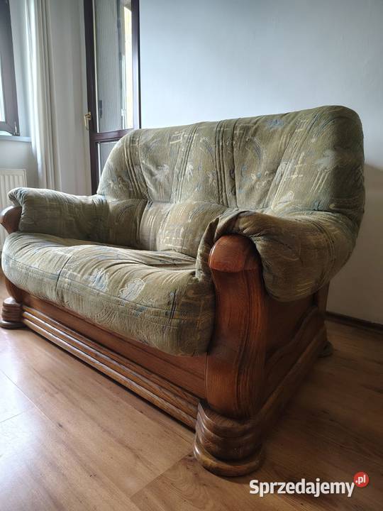 Klasyczna sofa nierozkładana Syrynia