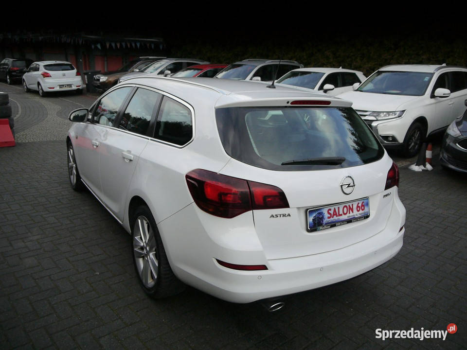 Opel Astra 14t Xenon Skóra Stan b automatyczna