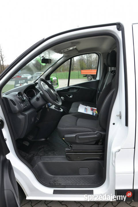 Renault Trafic 20 dci 130 ambulans karetka nosze Kęty