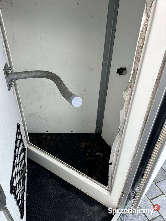 Przyczepa do przewozu 15 konia kąt b dmc 1200 Rok produkcji 2011 Mokra