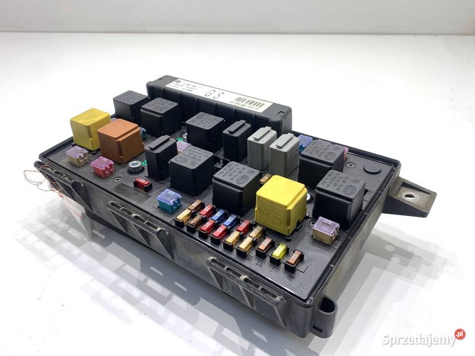 SKRZYNKA BEZPIECZNIKÓW OPEL ASTRA H 13206746 podkarpackie