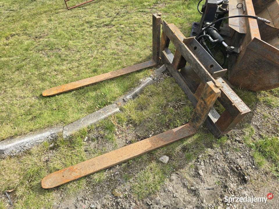 Koparka wielofunkcyjna MECALAC 12 MTX z zestawem