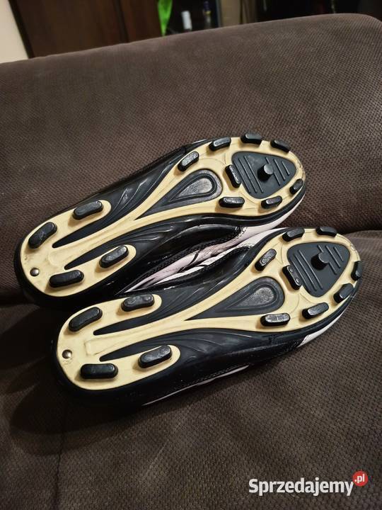 Męskie Buty Piłkarskie Korki Białe Czarne GERO Suwałki