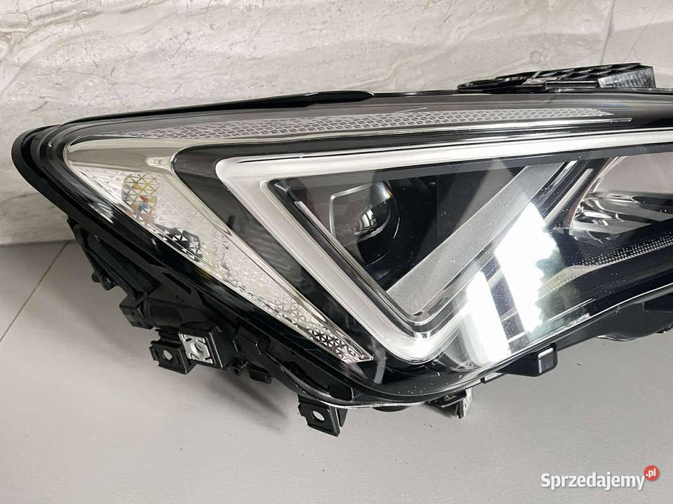 CUPRA FORMENTOR  LEON IV PRAWA LAMPA PRZÓD Ostroróg