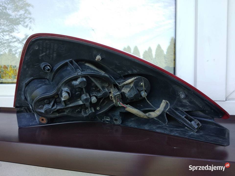 Nissan Primera P12 hatchback HB lampa tył tylna osobowe Sieradz