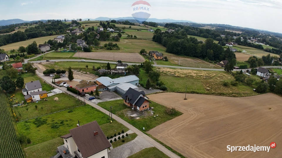 Przestronny dom do wykończenia na dużej działce