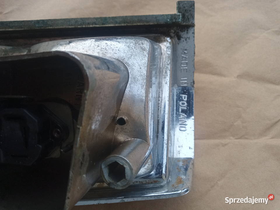 Fiat 125p kierunkowskaz prawy przedni chromowany