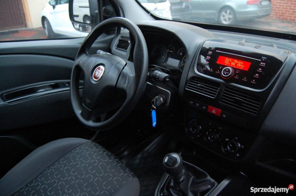 Fiat Doblo bialy Samochody dostawcze Zawiercie