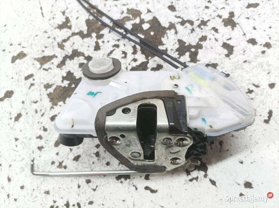 ZAMEK DRZWI LEWY PRZÓD EU E16 E17 E18 Toyota świętokrzyskie