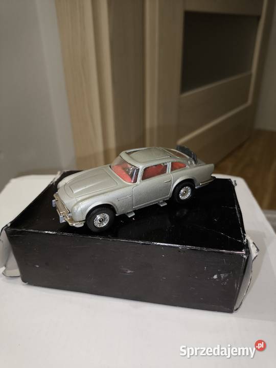 Aston Martin Corgi Toys 143 Wrocław