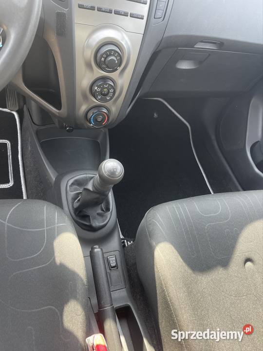 Toyota Yaris 10 benzyna 69 140 Ekonomiczne i manualna