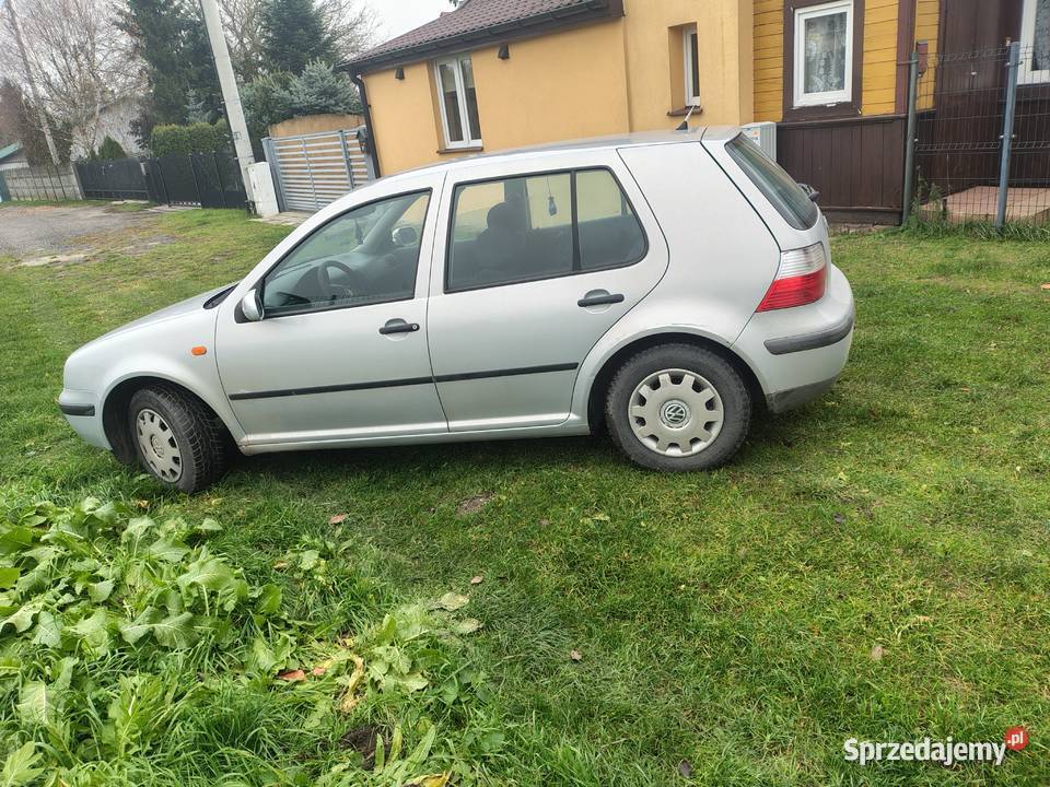 Sprzedam Volkswagena golfa 4 16sr benzyna 2792km sprzedam